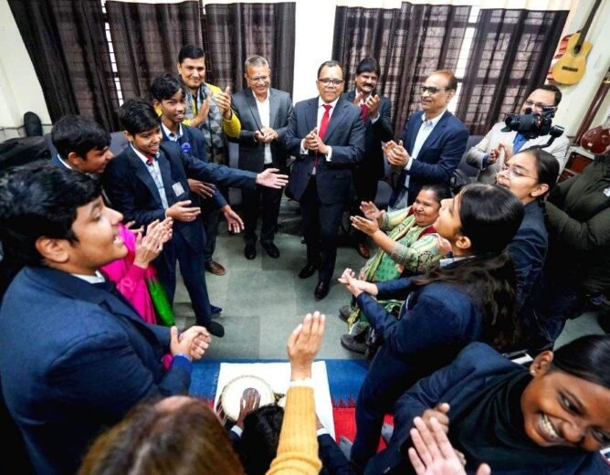 Cambridge (UK) Mayor Sol. Cllr. Baiju Thittala during his visit to Delhi Government’s Dr. B.R. Ambedkar School